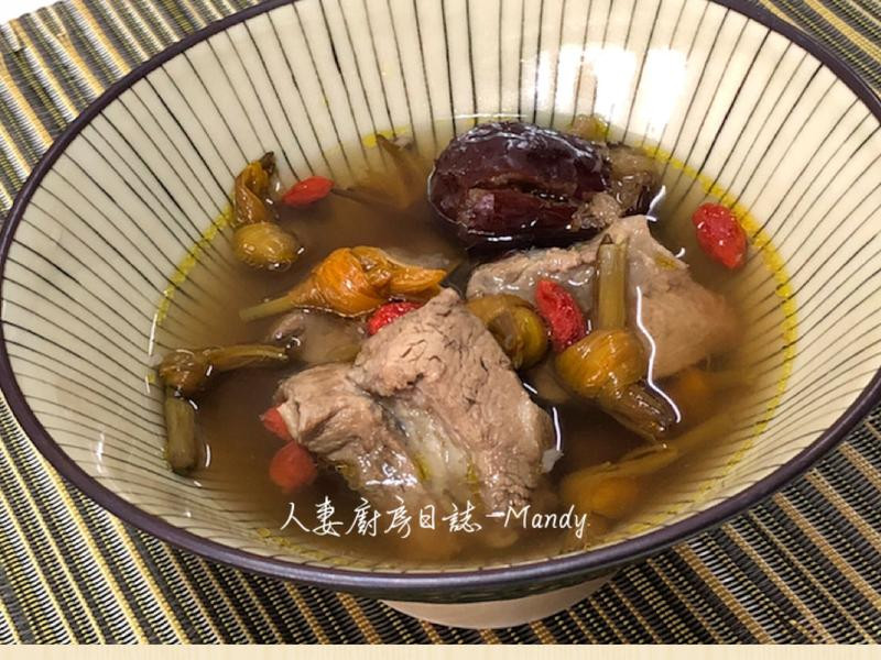 山东大枣金针花结排骨汤