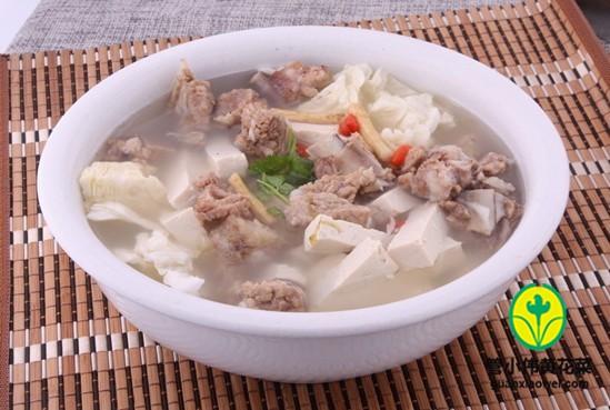 黄花菜豆腐瘦肉汤