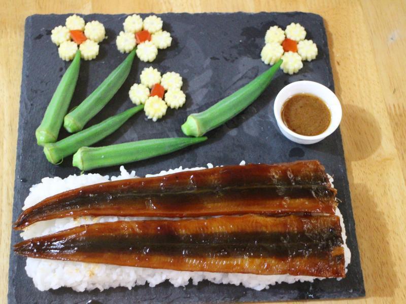 花样和风沙拉鳗鱼饭