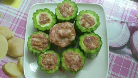 黄花菜肉末酿苦瓜