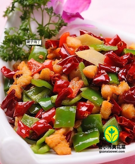 黄花菜炒辣子鸡丁