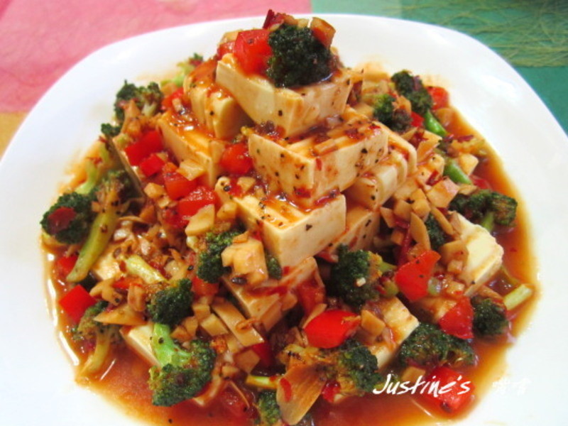 燕麦冷豆腐搭豆瓣彩蔬淋酱