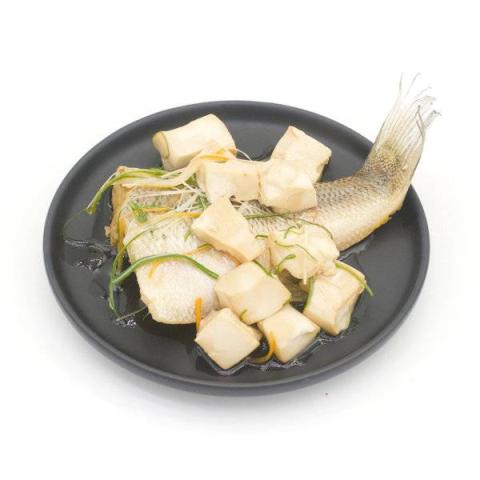 鲈鱼蒸豆腐的热量