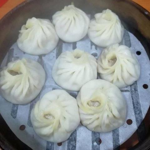 猪肉芹菜小笼包